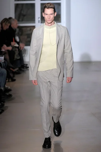 Look 25